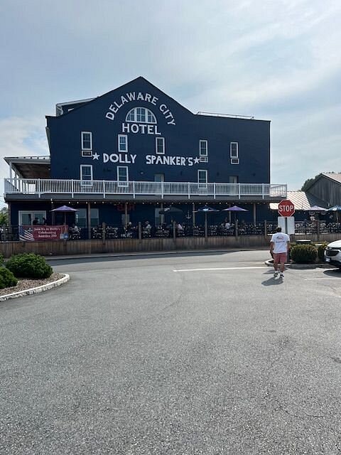 Daytime view of Dolly Spanker’s restaurant with its current sign and outdoor seating